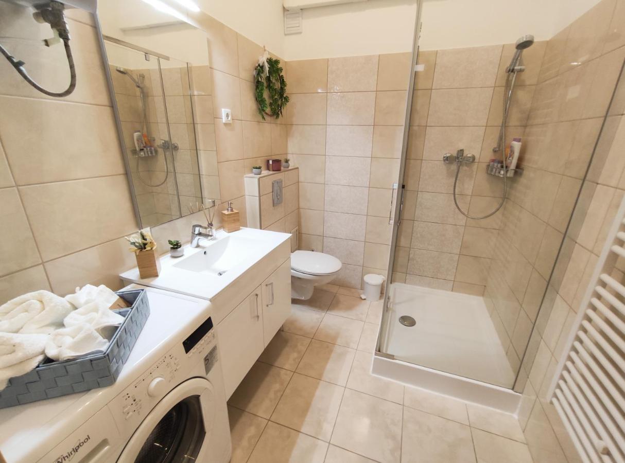 Broadway City Center, Fully Equipped, 4 Person Budapest Exterior foto