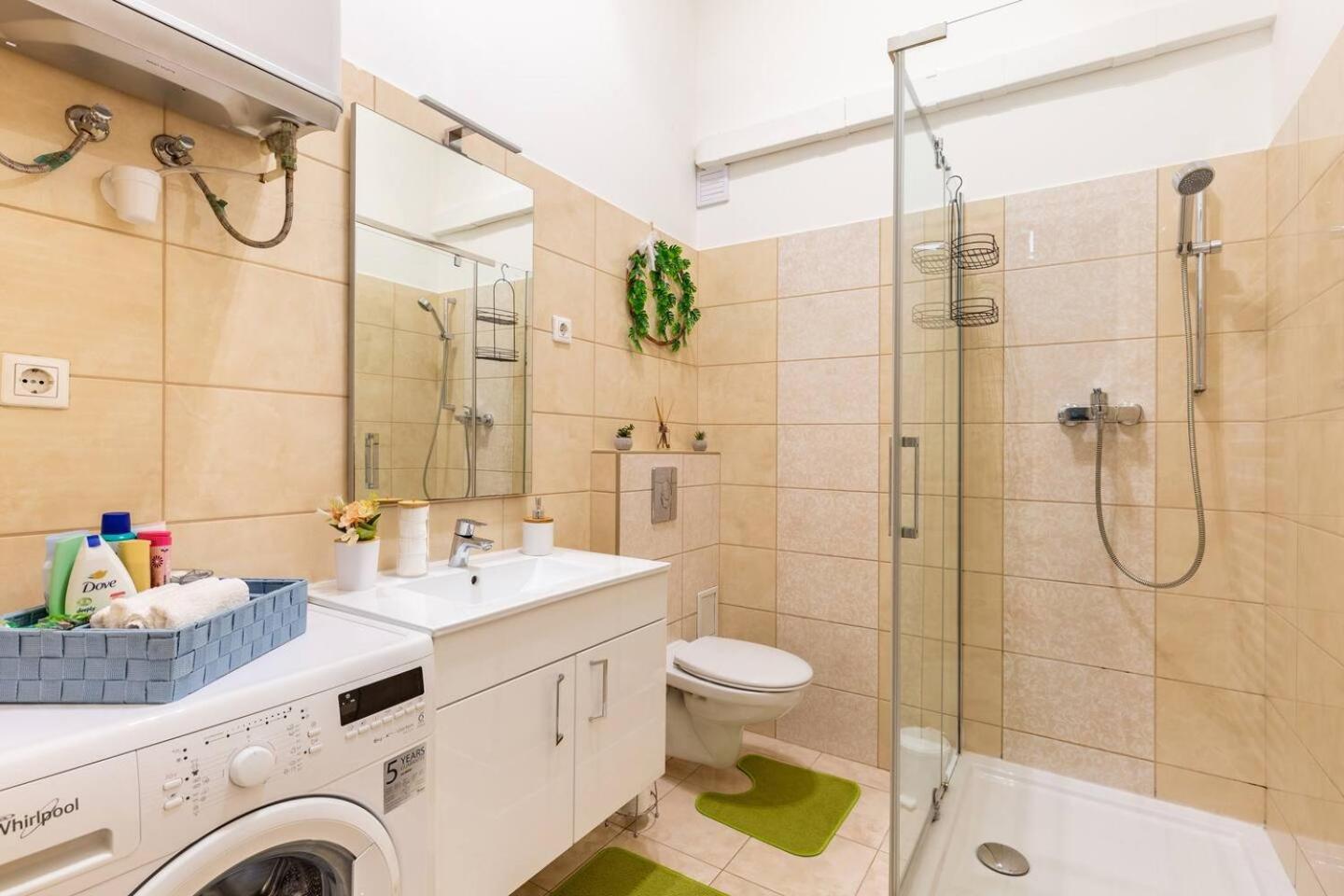 Broadway City Center, Fully Equipped, 4 Person Budapest Exterior foto