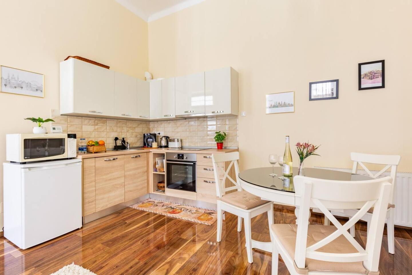 Broadway City Center, Fully Equipped, 4 Person Budapest Exterior foto